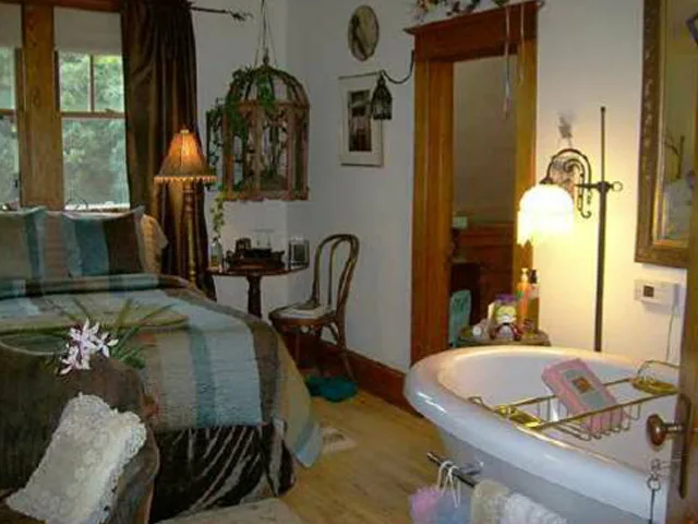 English Garden Suite bed