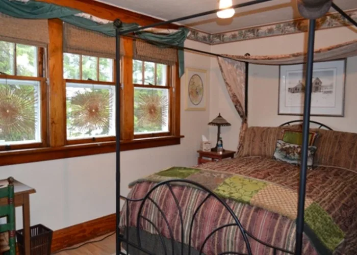 Ladies & Gents bed