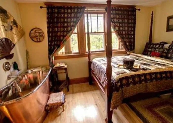 Love At First Site bed