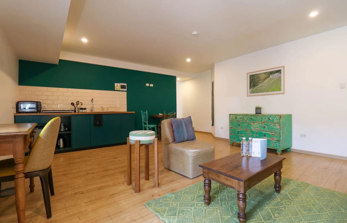 Spacious 1BR in Plaza de Armas w/ Balcony