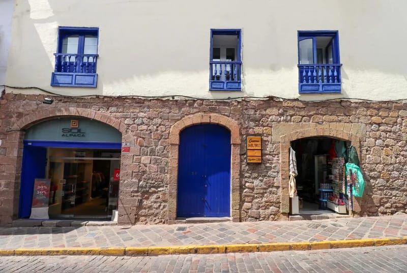 Spacious 1BR in Plaza de Armas w/ Balcony