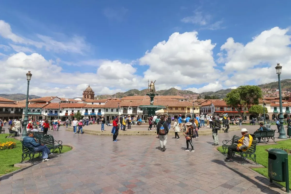 Spacious 1BR in Plaza de Armas w/ Balcony