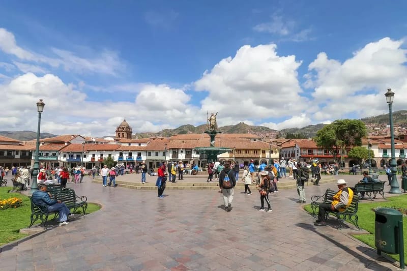 Spacious 1BR in Plaza de Armas w/ Balcony