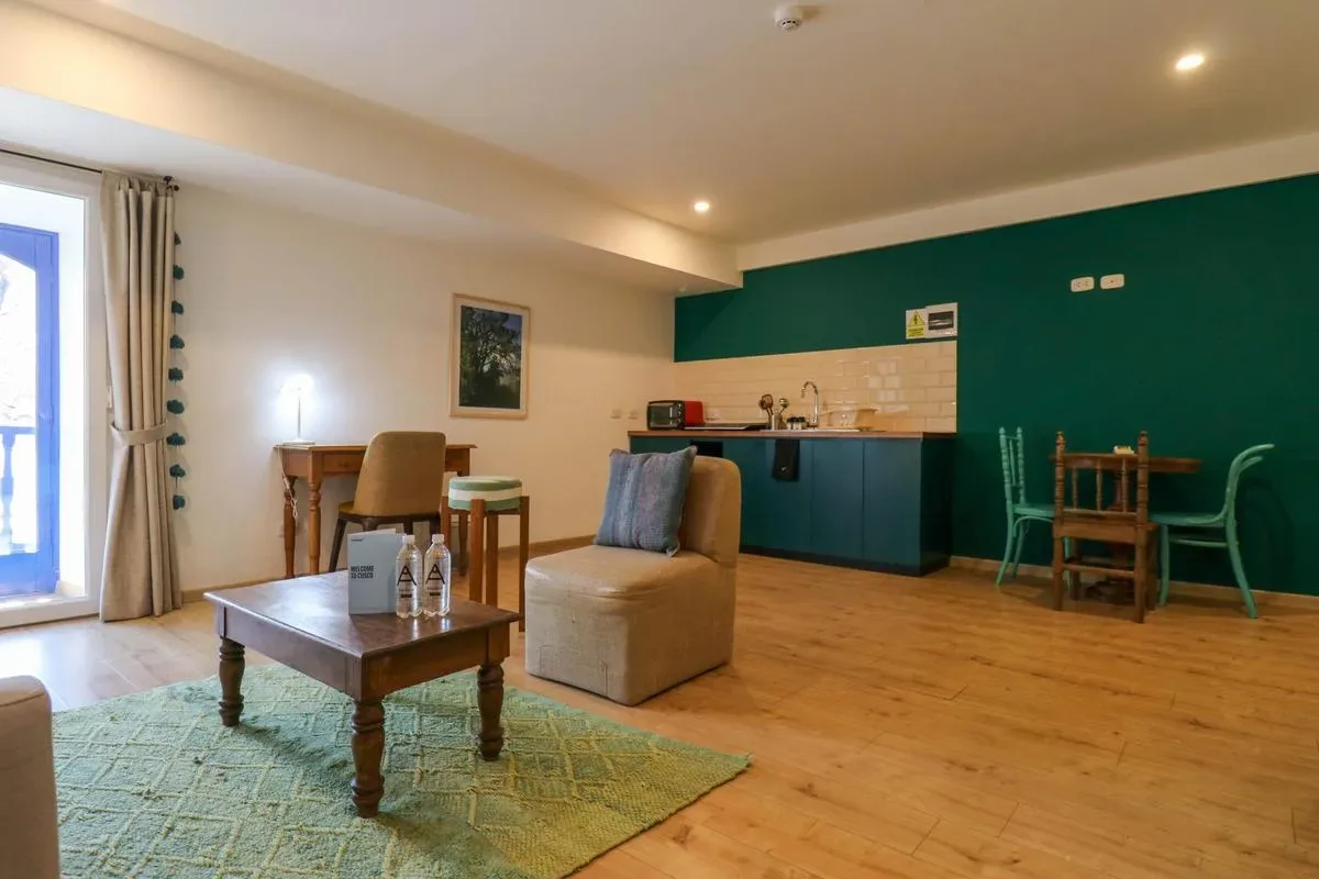 Spacious 1BR in Plaza de Armas w/ Balcony