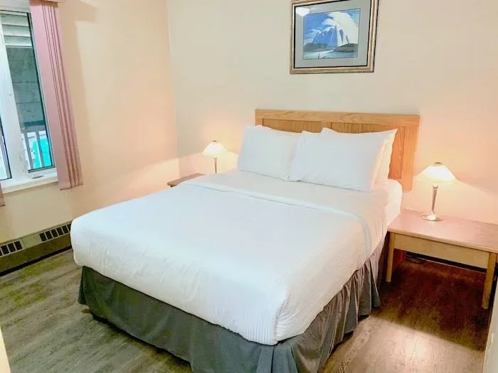 Room 27 with a queen bed and two nightstands.