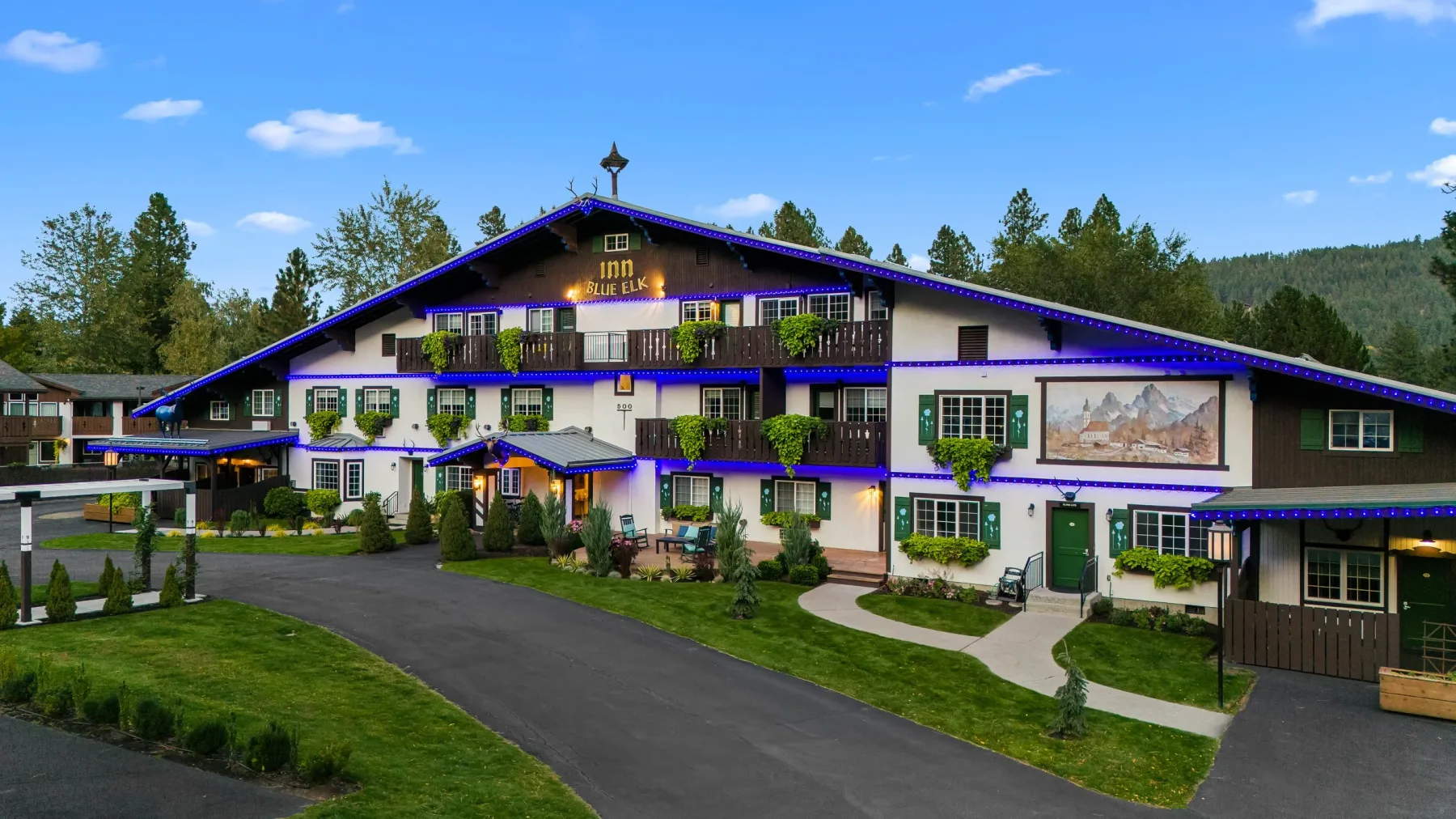 Blue Elk Inn exterior or property view
