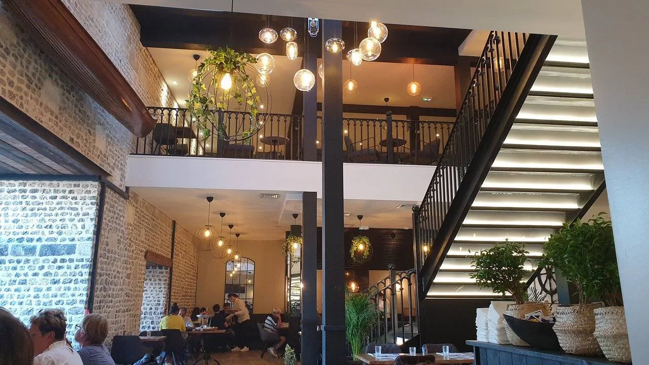 Restaurant dining room