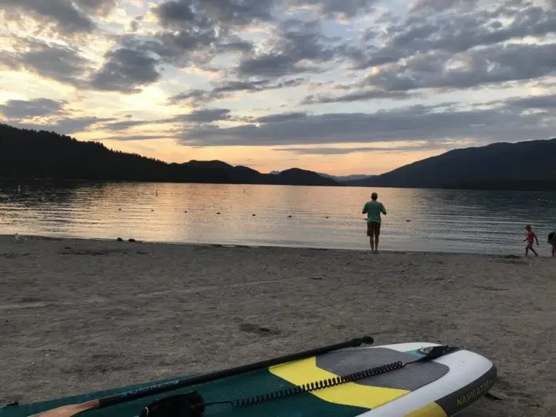 Paddle surf en Whitefish City Beach