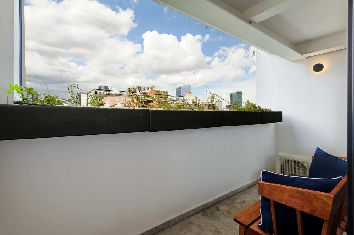 Upscale Loft w/ Balcony in Colima