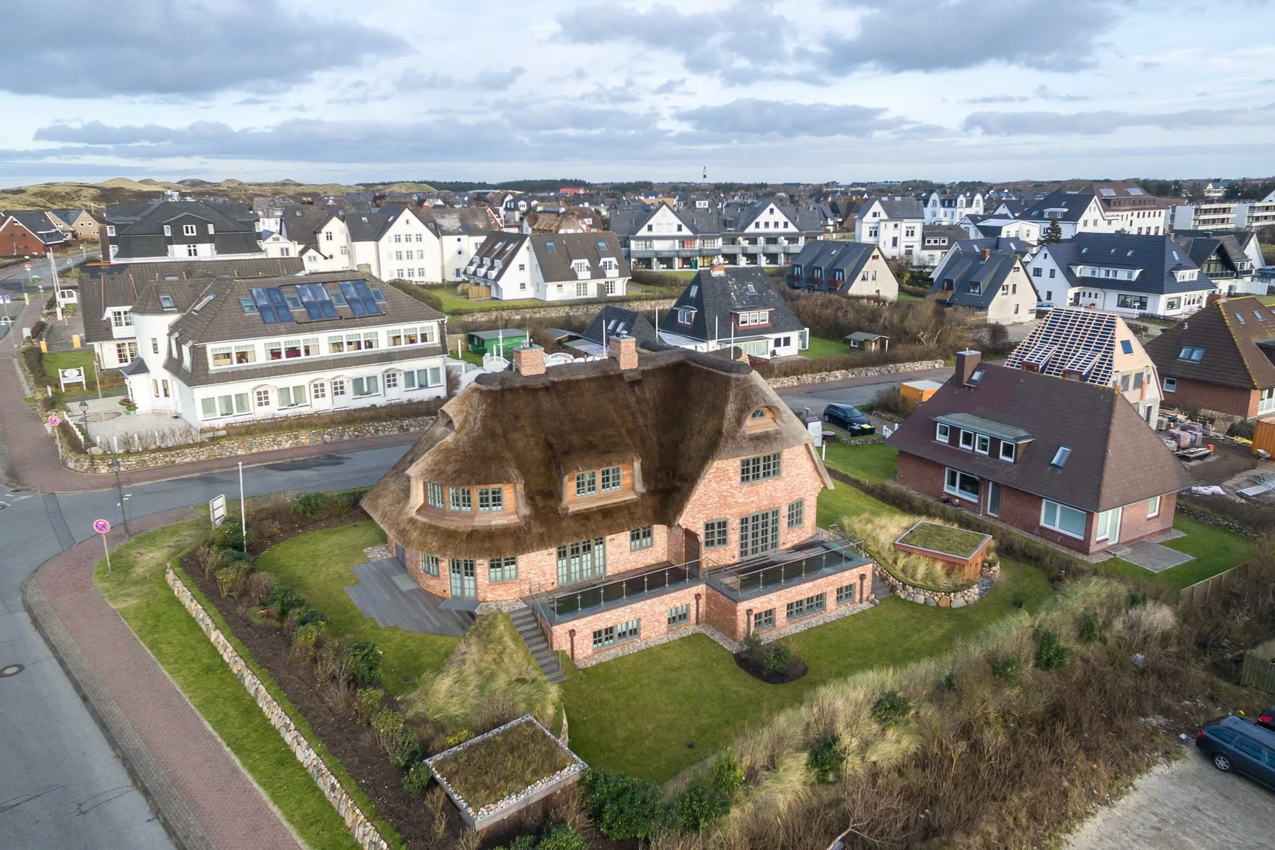 Reetgedecktes Haus nahe der Wenningstedter Promenade mit herrlichem Meerblick