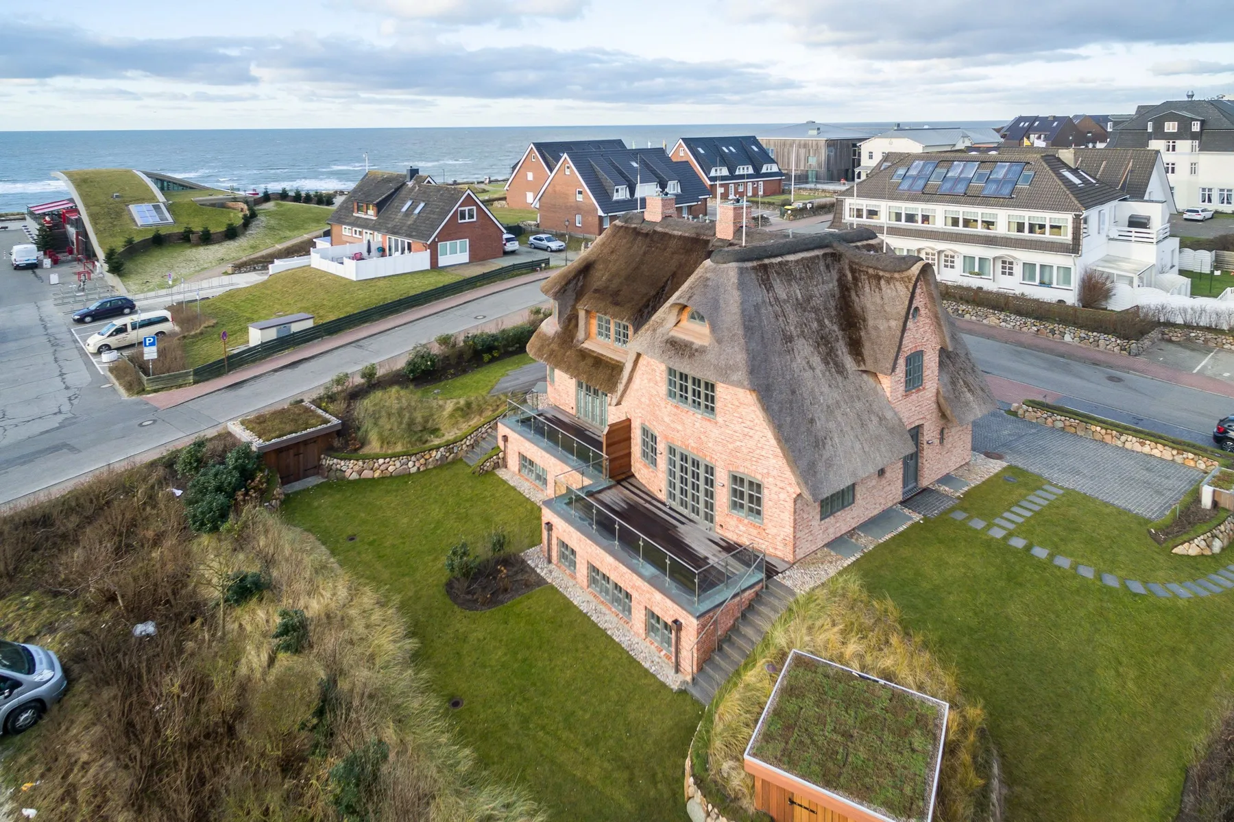 Reetgedecktes Haus nahe der Wenningstedter Promenade mit herrlichem Meerblick