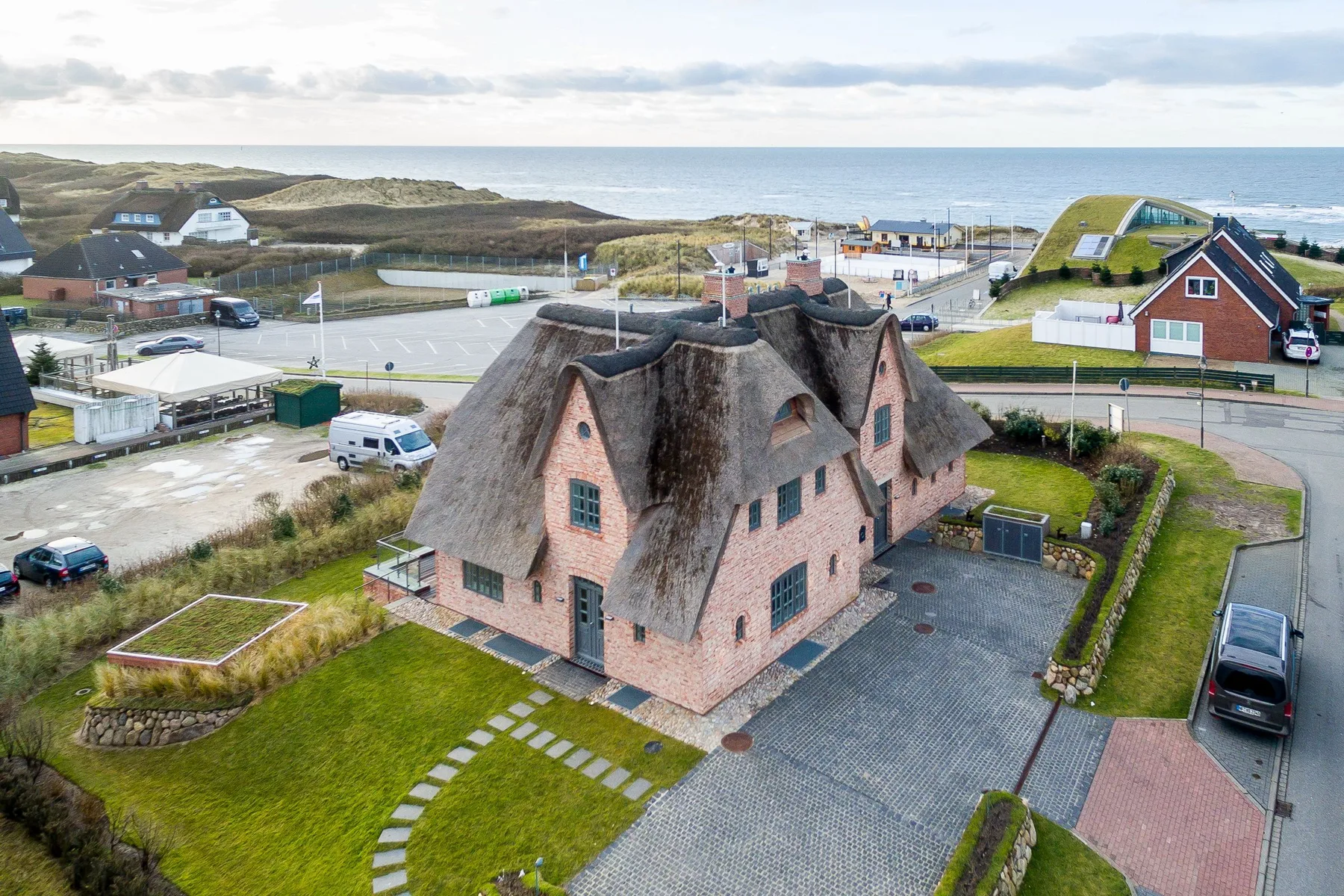 Reetgedecktes Haus nahe der Wenningstedter Promenade mit herrlichem Meerblick