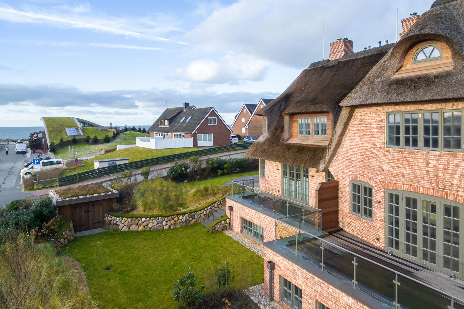Reetgedecktes Haus nahe der Wenningstedter Promenade mit herrlichem Meerblick