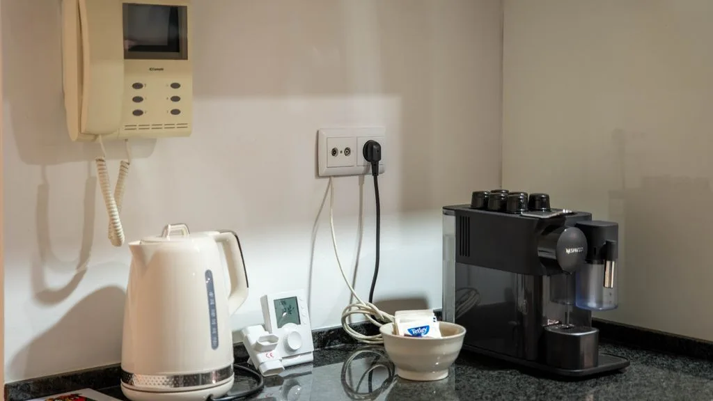 A kitchen counter with an electric kettle and a coffee machine.