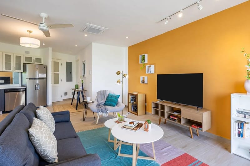 Spacious 1BR in Casco Antiguo w/ Balcony