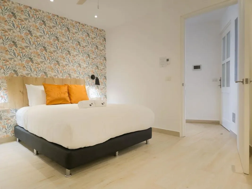 Spacious 1BR in Casco Antiguo w/ Balcony