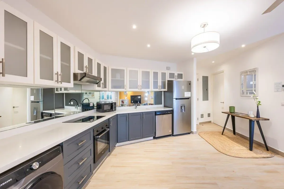 Spacious 1BR in Casco Antiguo w/ Balcony