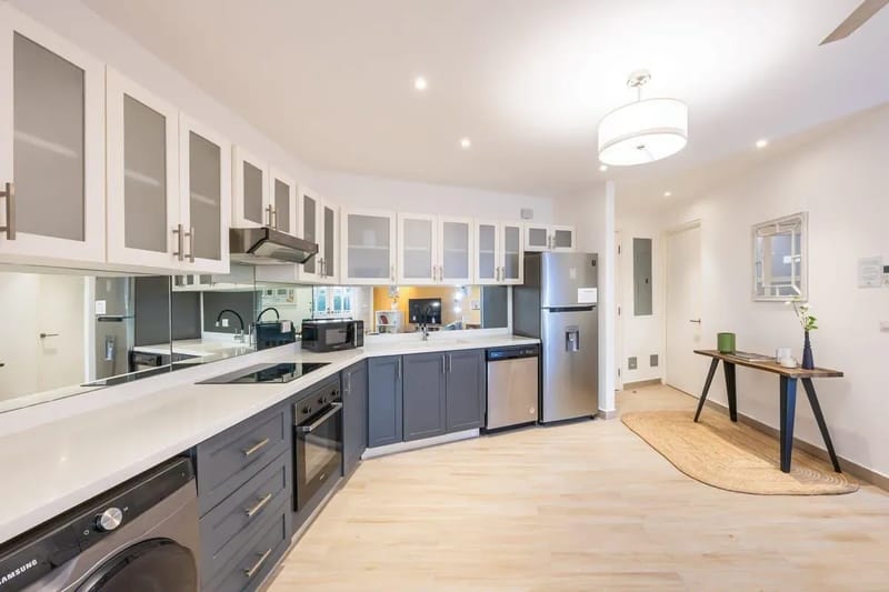 Spacious 1BR in Casco Antiguo w/ Balcony