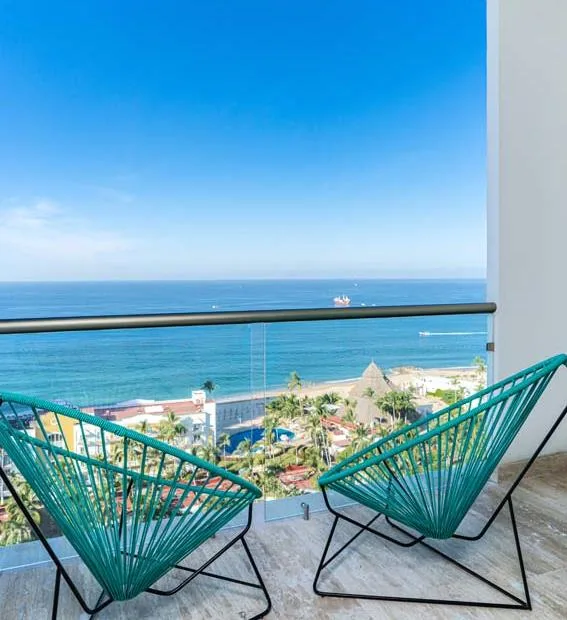 Deluxe room with sea view and two beds