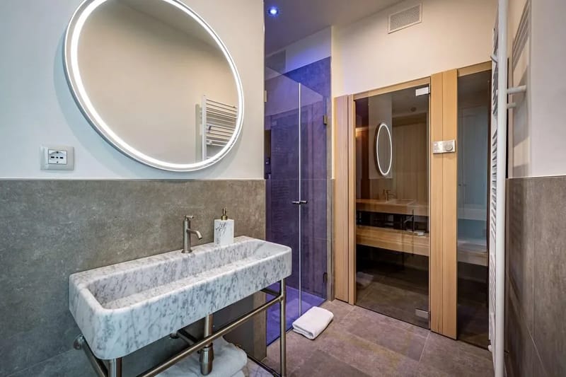 Deluxe King Suite