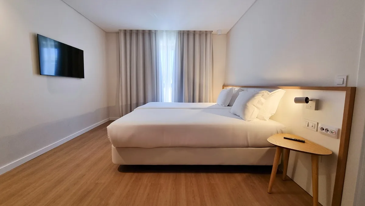 Habitación doble con una cama grande