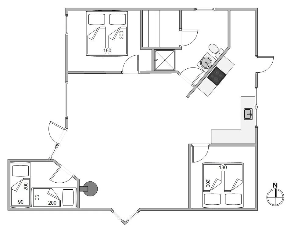 Un plano muestra dormitorios, un baño y una zona central de estar.