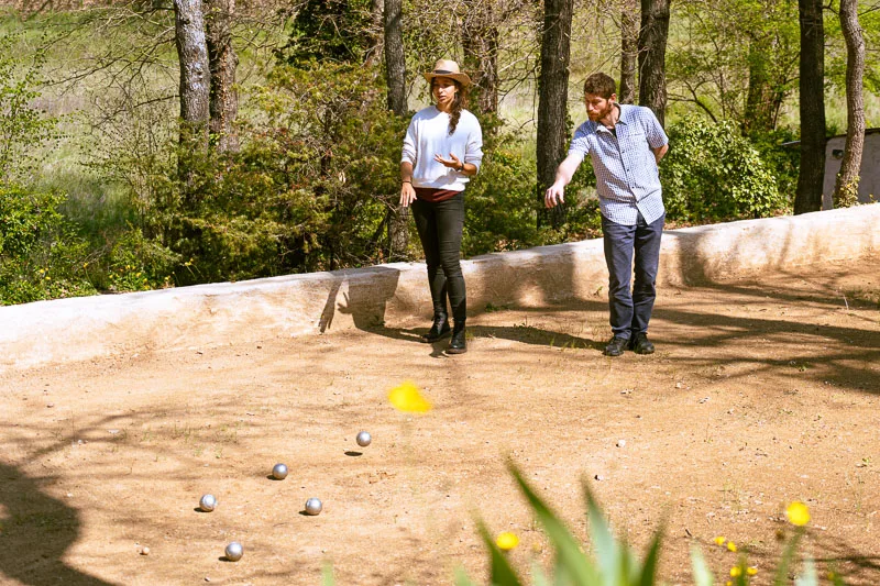 Hotel pétanque court