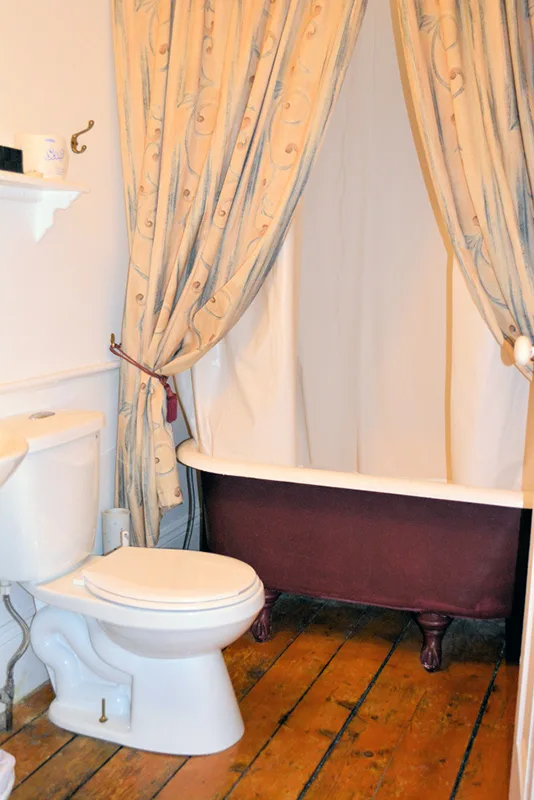 Baño de Cosmos con bañera con patas y ducha