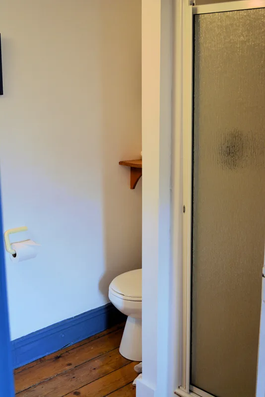 Baño privado de Tiffany con ducha