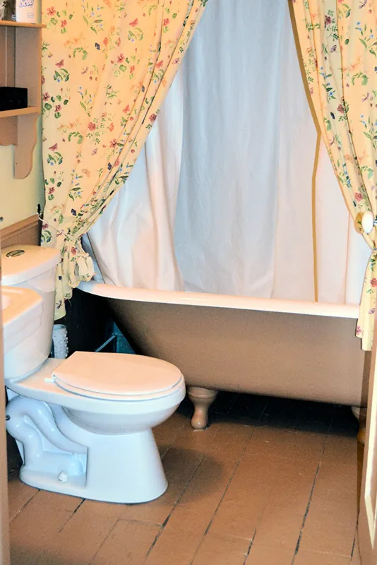 Baño Panache con bañera con patas y ducha