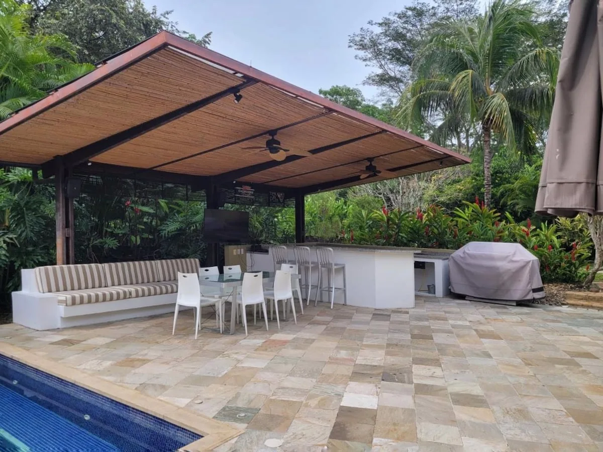 Astonishing 4BR House w/ pool in Anapoima