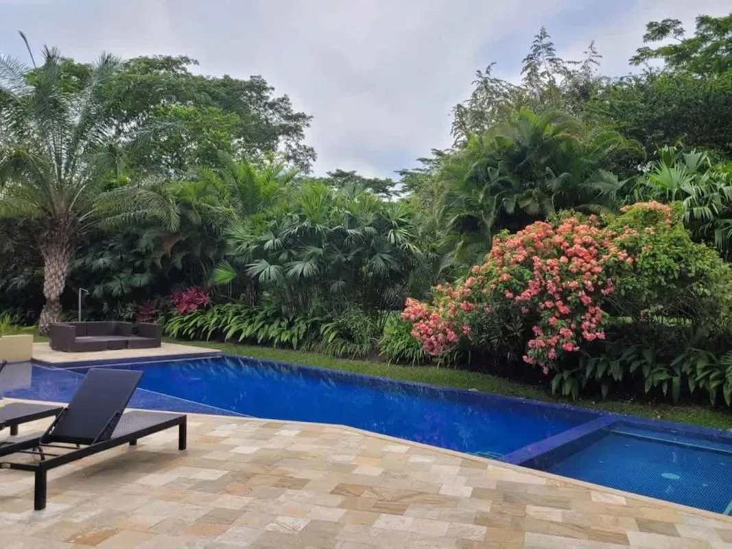 Astonishing 4BR House w/ pool in Anapoima
