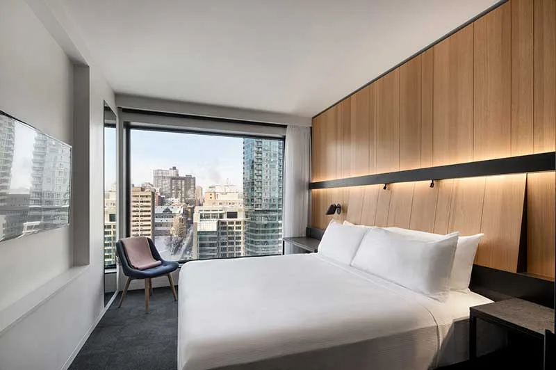 Standard room with view of Old Montréal
