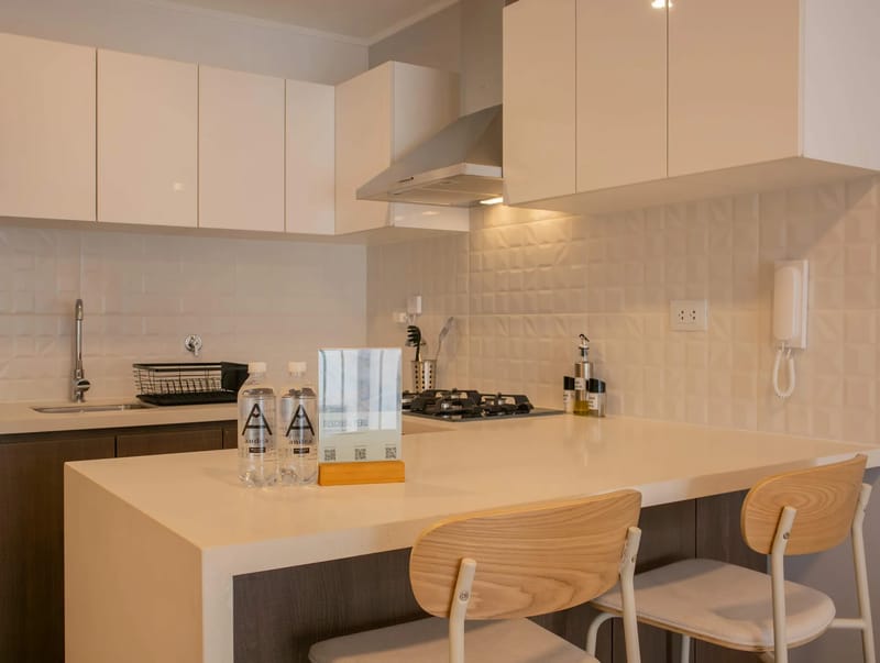 Sunlit 1BR w/ Private Balcony in Miraflores