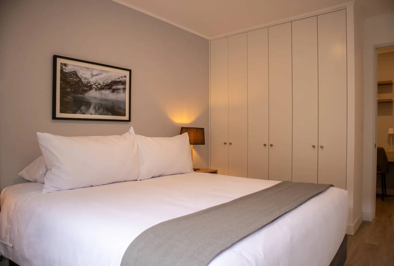 Sunlit 1BR w/ Private Balcony in Miraflores