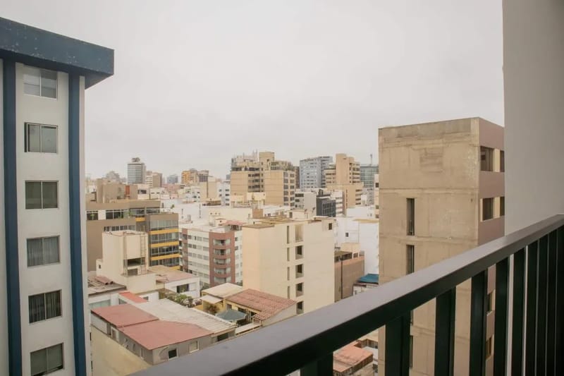 Sunlit 1BR w/ Private Balcony in Miraflores