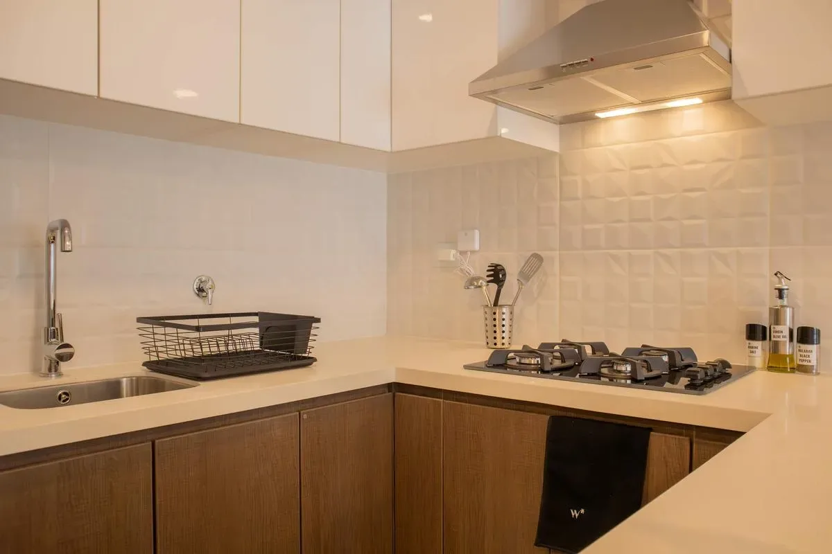 Sunlit 1BR w/ Private Balcony in Miraflores