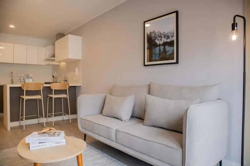 Sunlit 1BR w/ Private Balcony in Miraflores