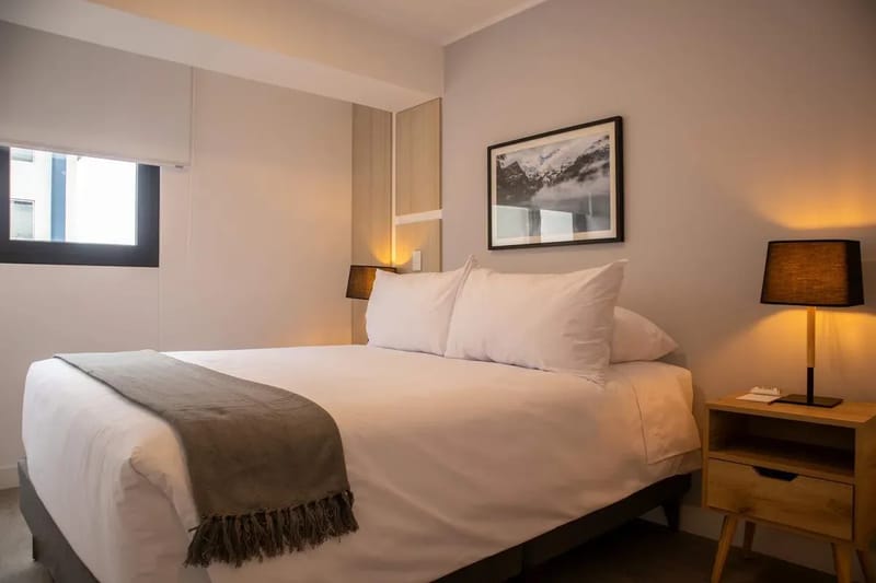 Sunlit 1BR w/ Private Balcony in Miraflores