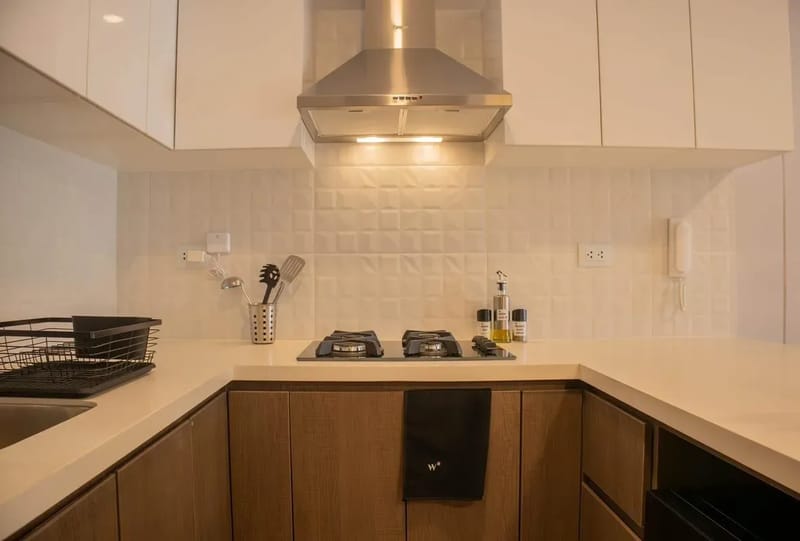 Sunlit 1BR w/ Private Balcony in Miraflores