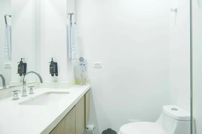 Deluxe 2BR w/ Terrace & A/C in Morros