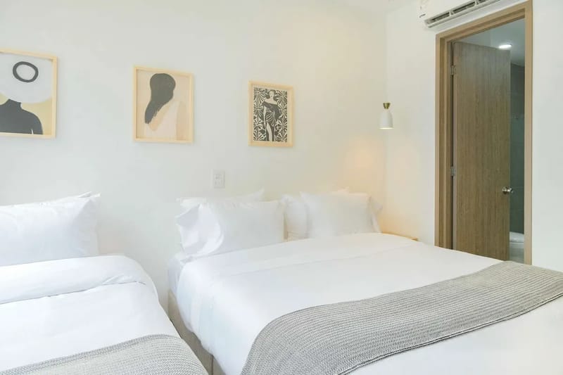 Deluxe 2BR w/ Terrace & A/C in Morros