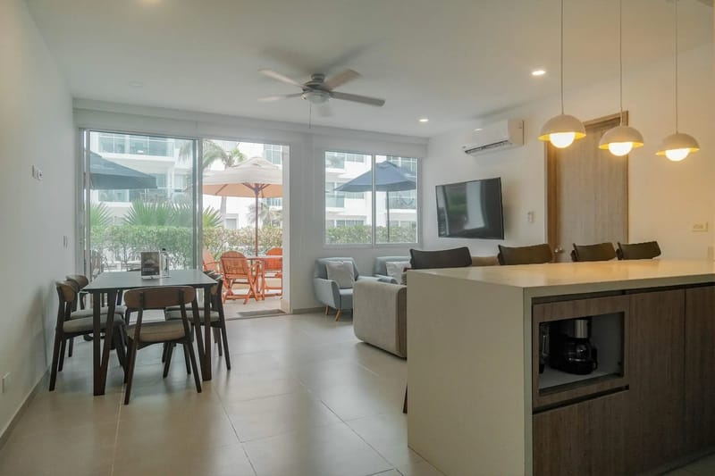 Deluxe 2BR w/ Terrace & A/C in Morros