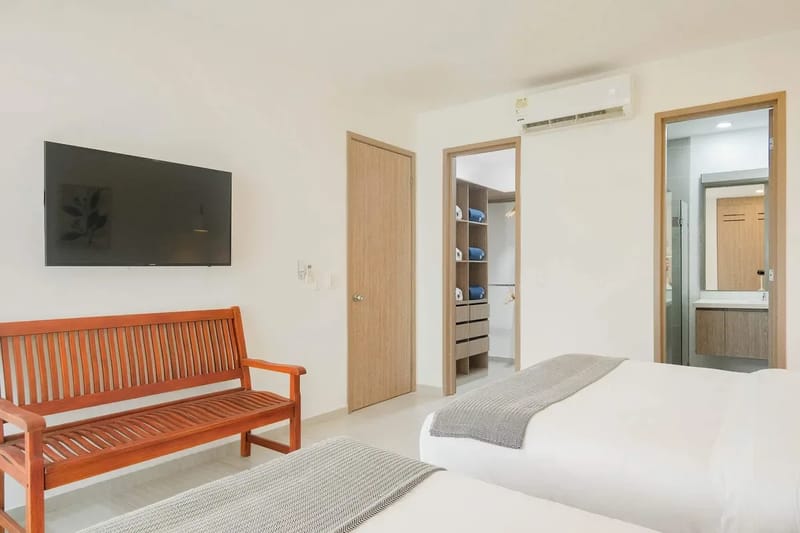 Deluxe 2BR w/ Terrace & A/C in Morros