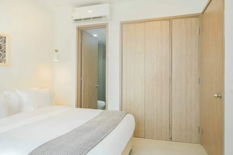 Deluxe 2BR w/ Terrace & A/C in Morros