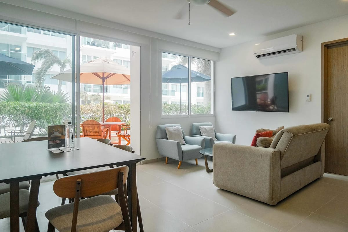 Deluxe 2BR w/ Terrace & A/C in Morros