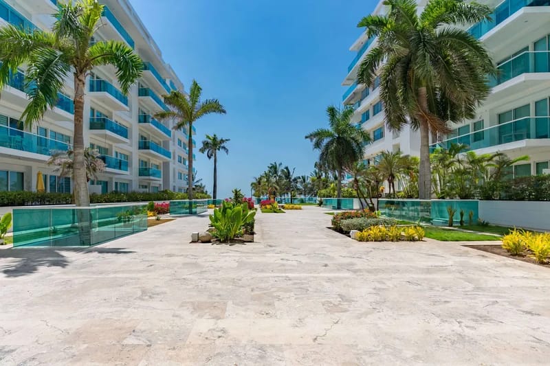 Deluxe 2BR w/ Terrace & A/C in Morros