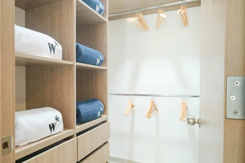 Deluxe 2BR w/ Terrace & A/C in Morros