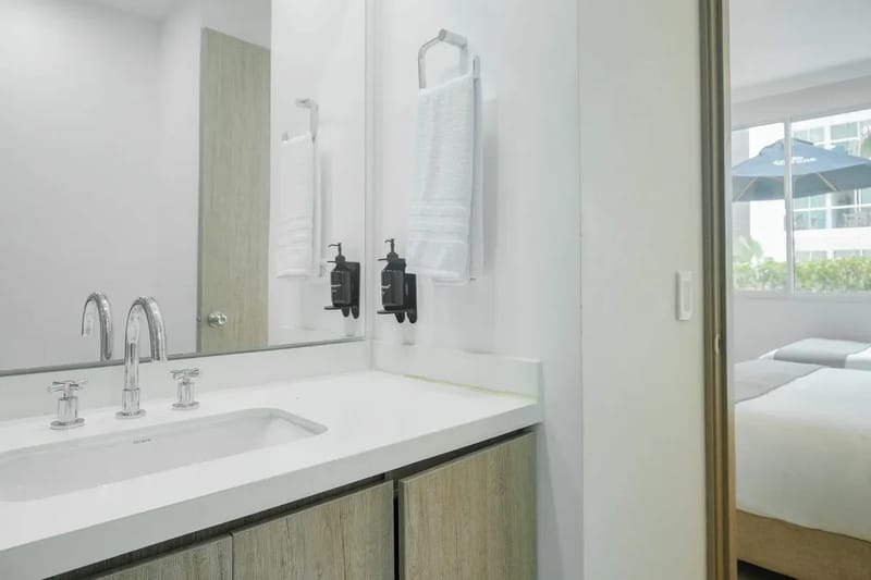 Deluxe 2BR w/ Terrace & A/C in Morros