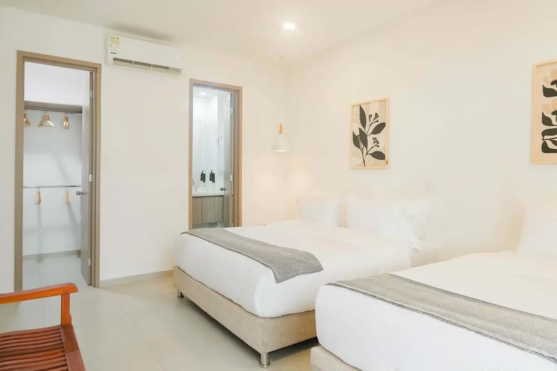 Deluxe 2BR w/ Terrace & A/C in Morros